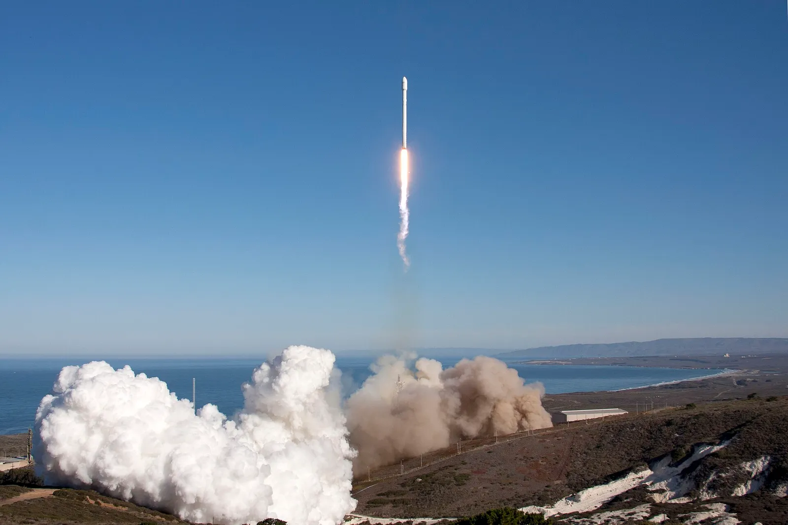 A SpaceX Falcon 9 rocket lifting off