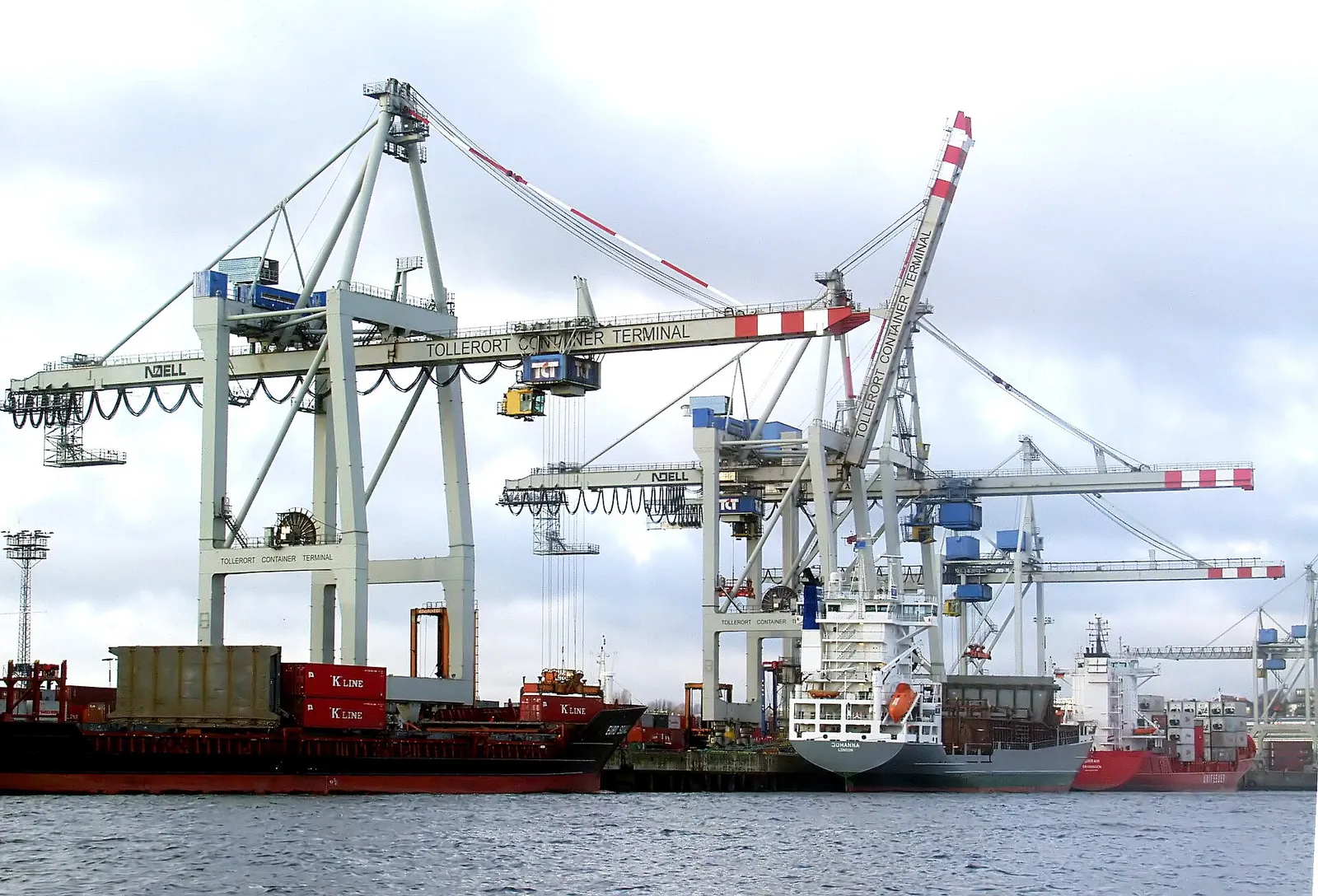 Container terminal at the port of Hamburg