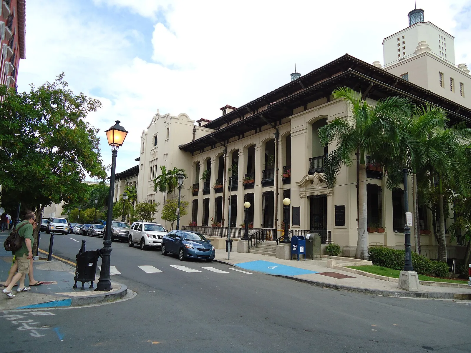 A United States federal courthouse