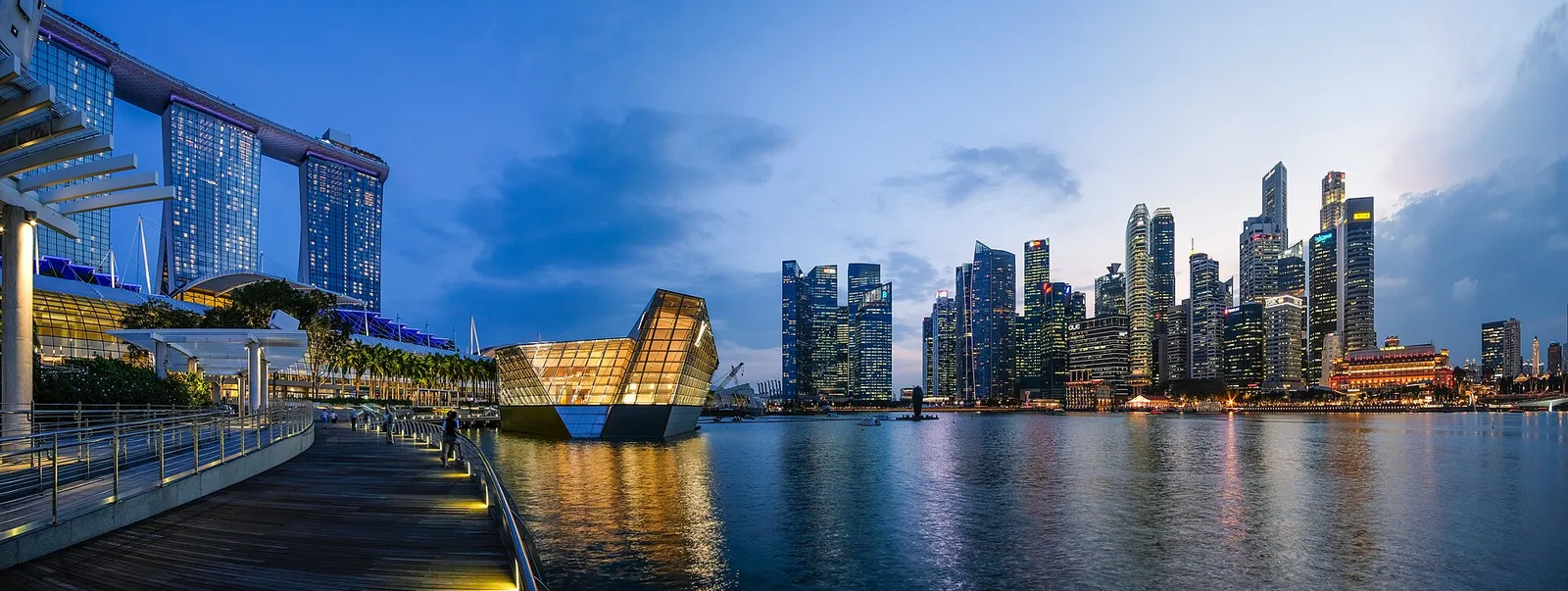 The Marina Bay financial district in Singapore at dusk