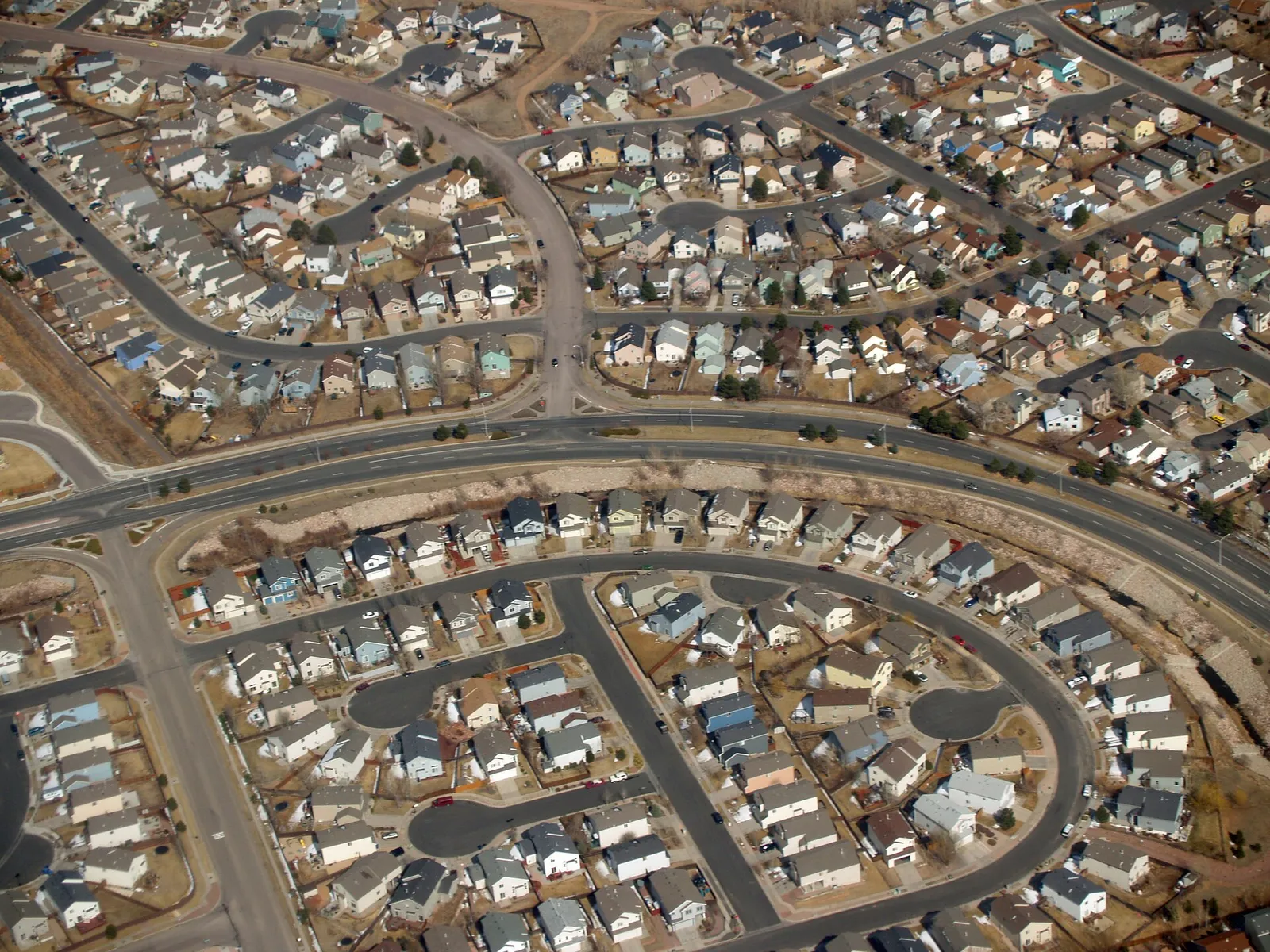 Rows of houses in an American suburb