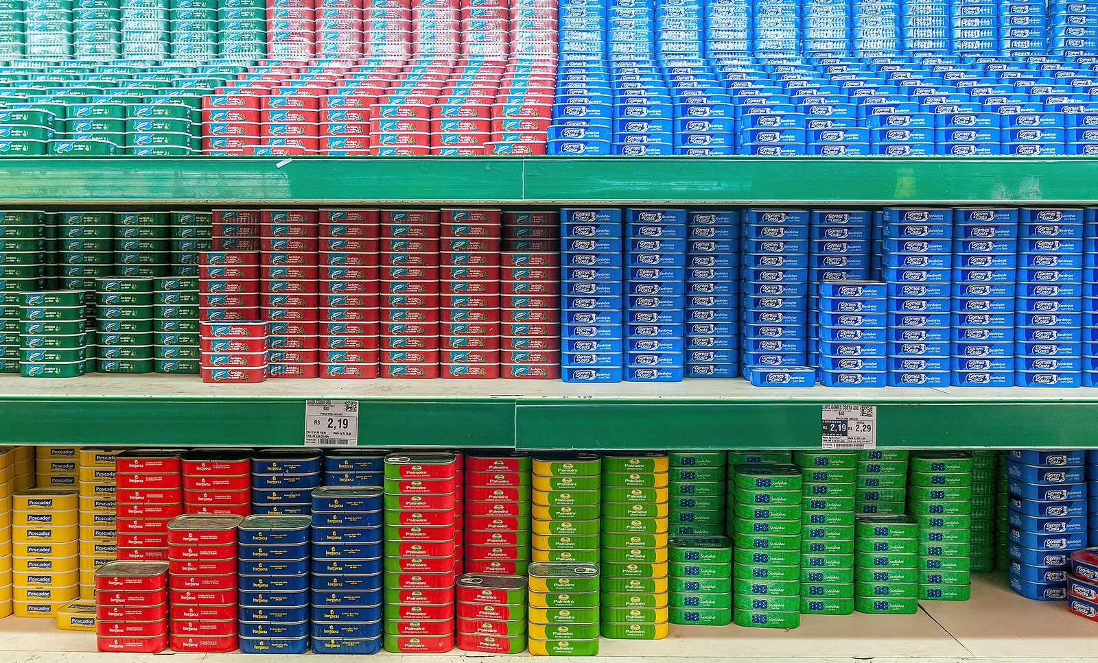 A supermarket aisle