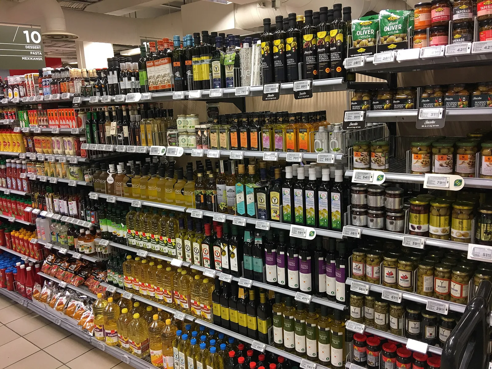 A supermarket aisle