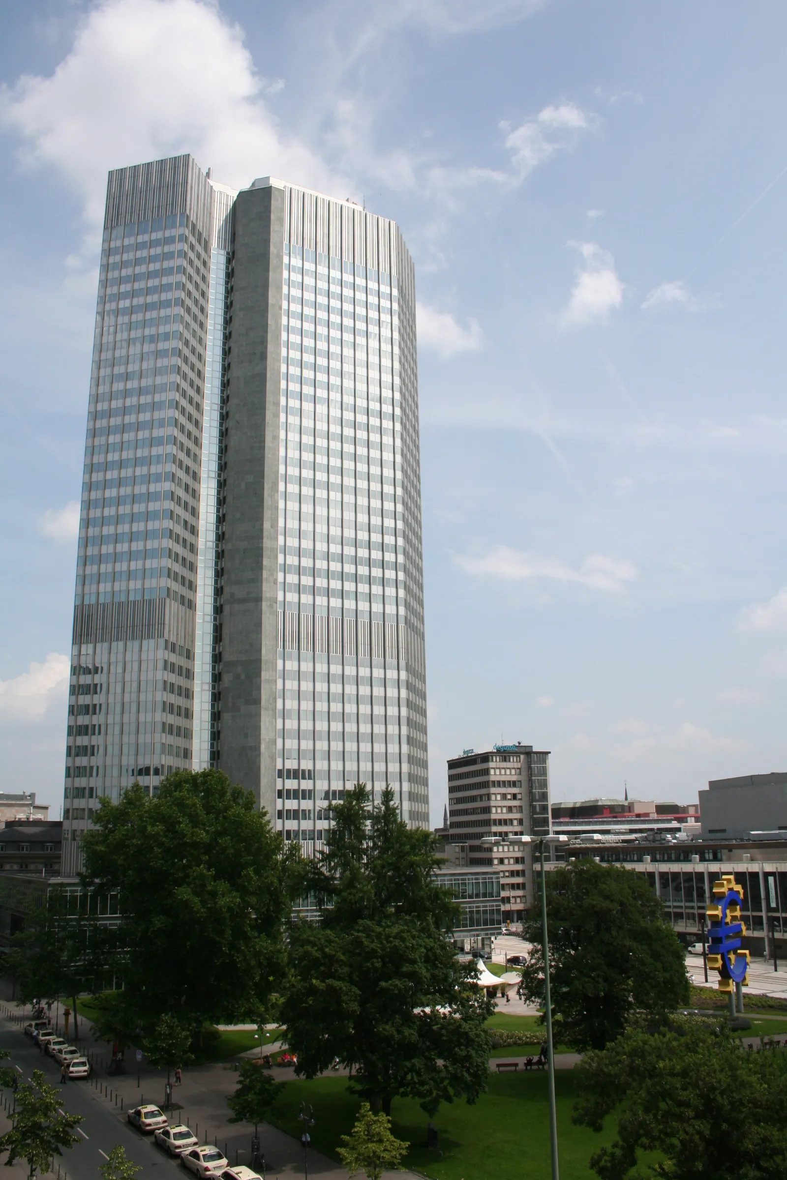 The Eurotower in Frankfurt with the euro sign sculpture