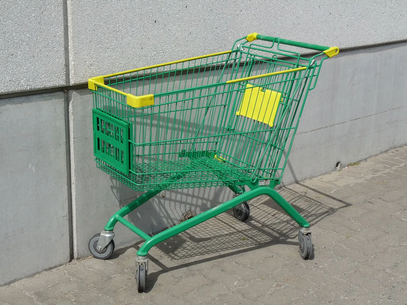 A grocery shopping cart